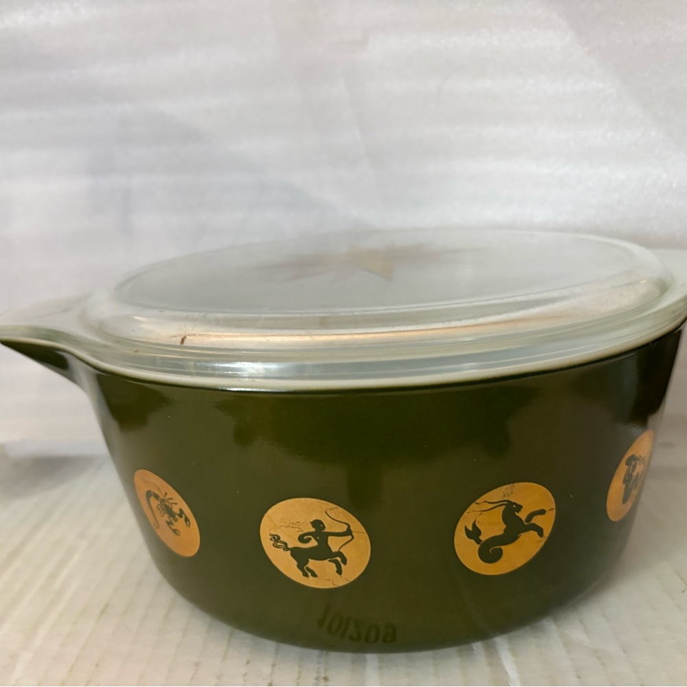 Pyrex Green Zodiac Casserole Dish with Lid